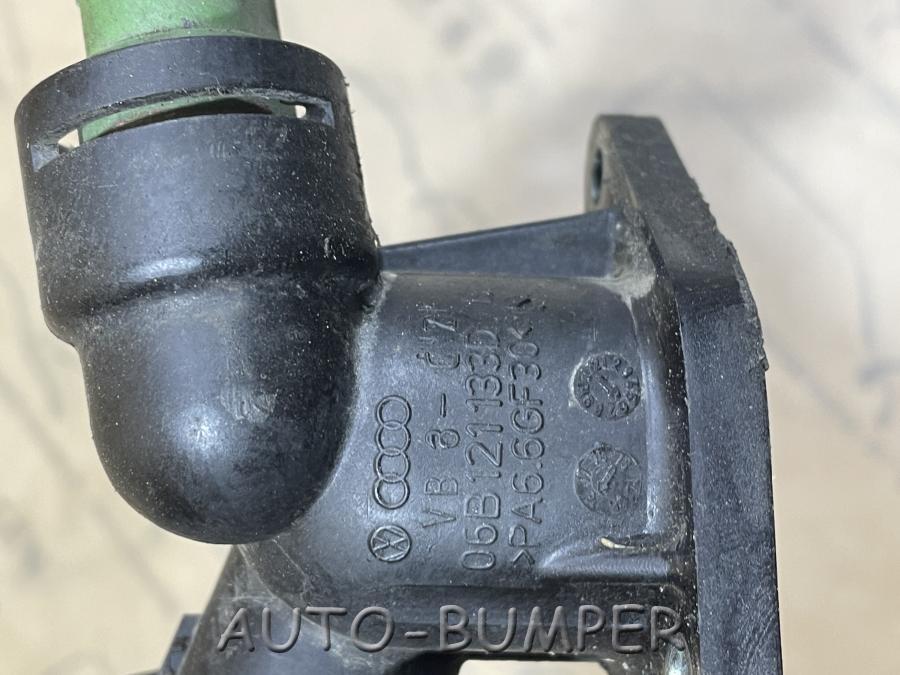Audi A4 2001- Фланец охлаждения 06B121133D